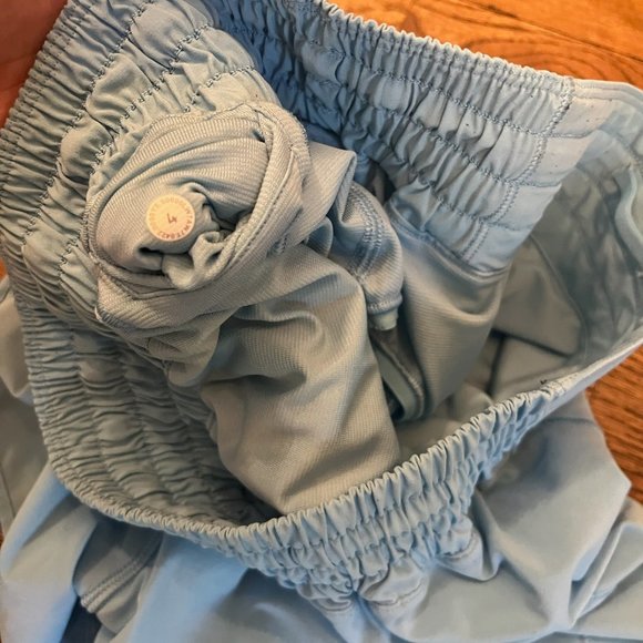 Lulu Hotty Hot High-Rise Line Short 4" - Picture 1 of 3